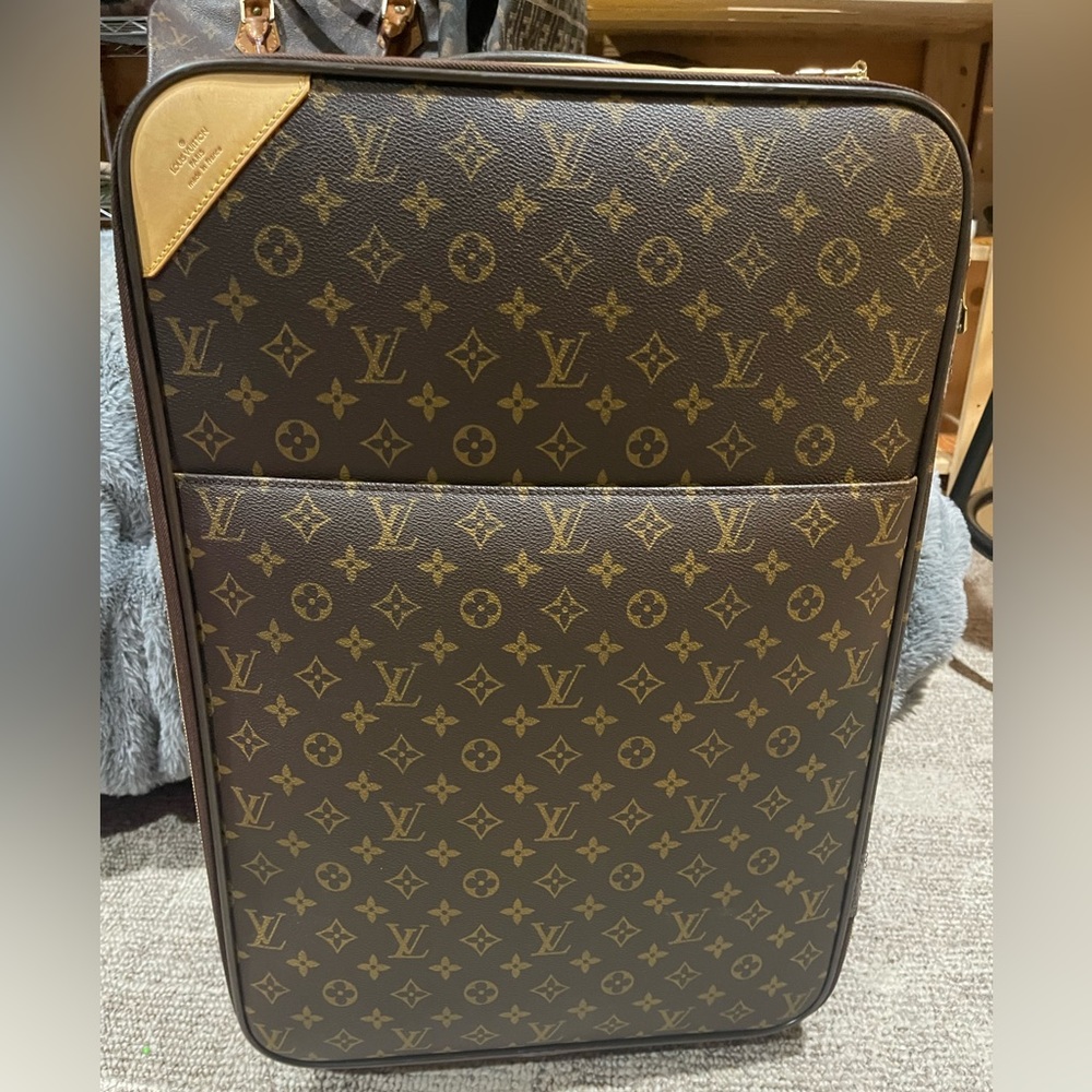 Authentic louis vuitton pegasse wheel luggage